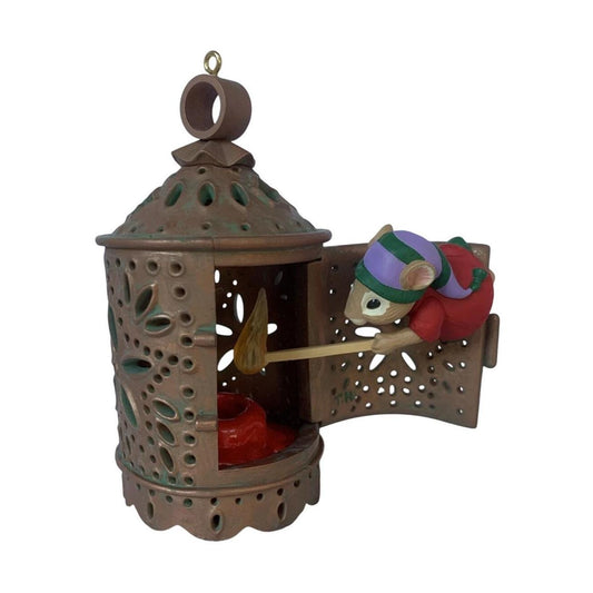 1999 Warm Welcome Hallmark Ornament (Mouse) QLX7417 Image1