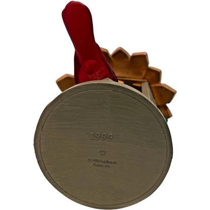 1999 Wintertime Treat Hallmark Ornament (Bird) QX6989