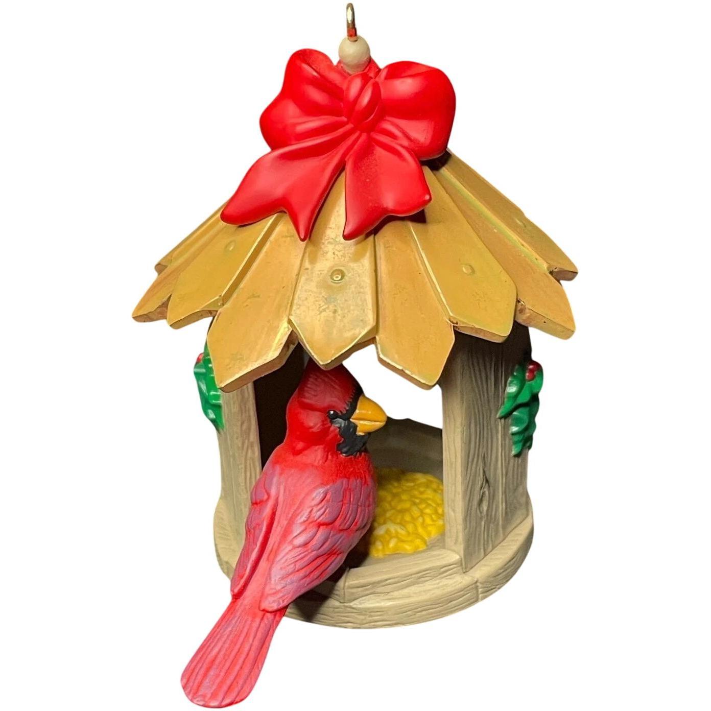 1999 Wintertime Treat Hallmark Ornament (Bird) QX6989