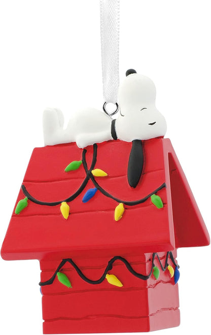 1HCM8968 Snoopy Hallmark Ornament (Peanuts) 1HCM8968