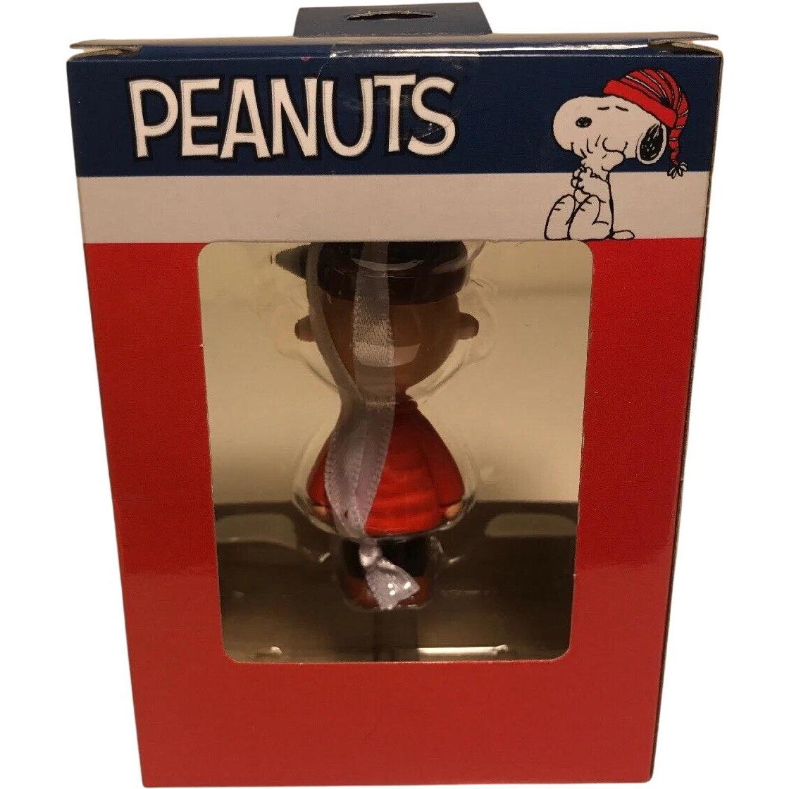 1HCM9277 Charlie Brown Hallmark Ornament (Peanuts) 1HCM9277