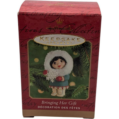 2000 Bringing Her Gift QX8334