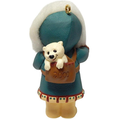 2000 Bringing Her Gift QX8334