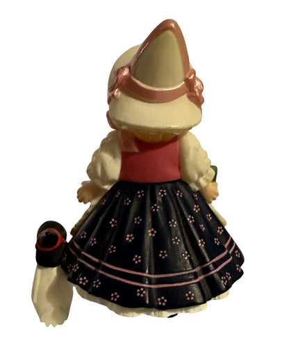 2000 Mother Goose Hallmark Ornament (Madame Alexander) QMM7013