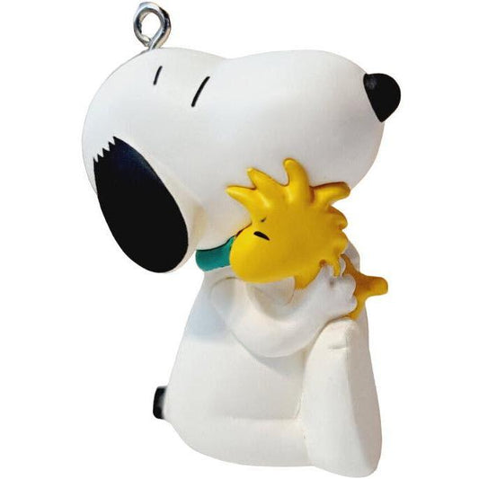 2000 A Snug Hug Hallmark Ornament (Peanuts) QEO8424