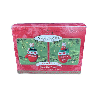2000 Close-Knit Friends Hallmark Ornament (Friendship Set) QX8204