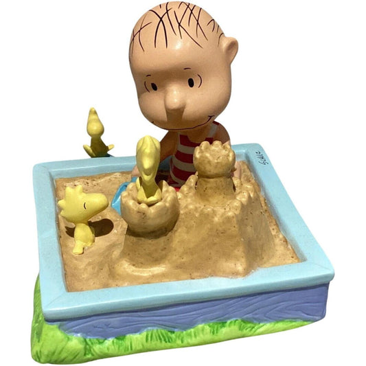 2000 King of the Sandbox Hallmark Ornament (Peanuts Gallery) QPC4027