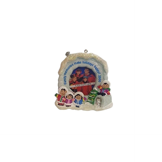 2000 Our Family Photoholder Carlton Cards Ornaments (Photo Holder) CXOR-031C Image1