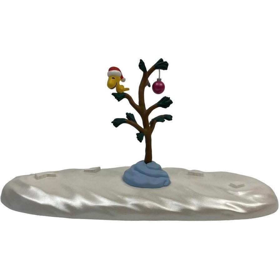 2000 Snow Scene Hallmark Ornament (A Charlie Brown Christmas) QRP4227