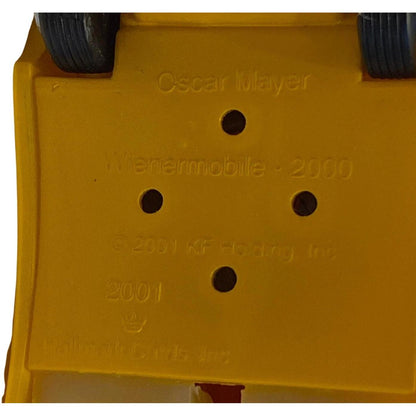 2001 Hallmark Ornament (2000) Oscar Mayer Wienermobile Hallmark Ornament (Oscar Mayer Wienermobile) QX6935