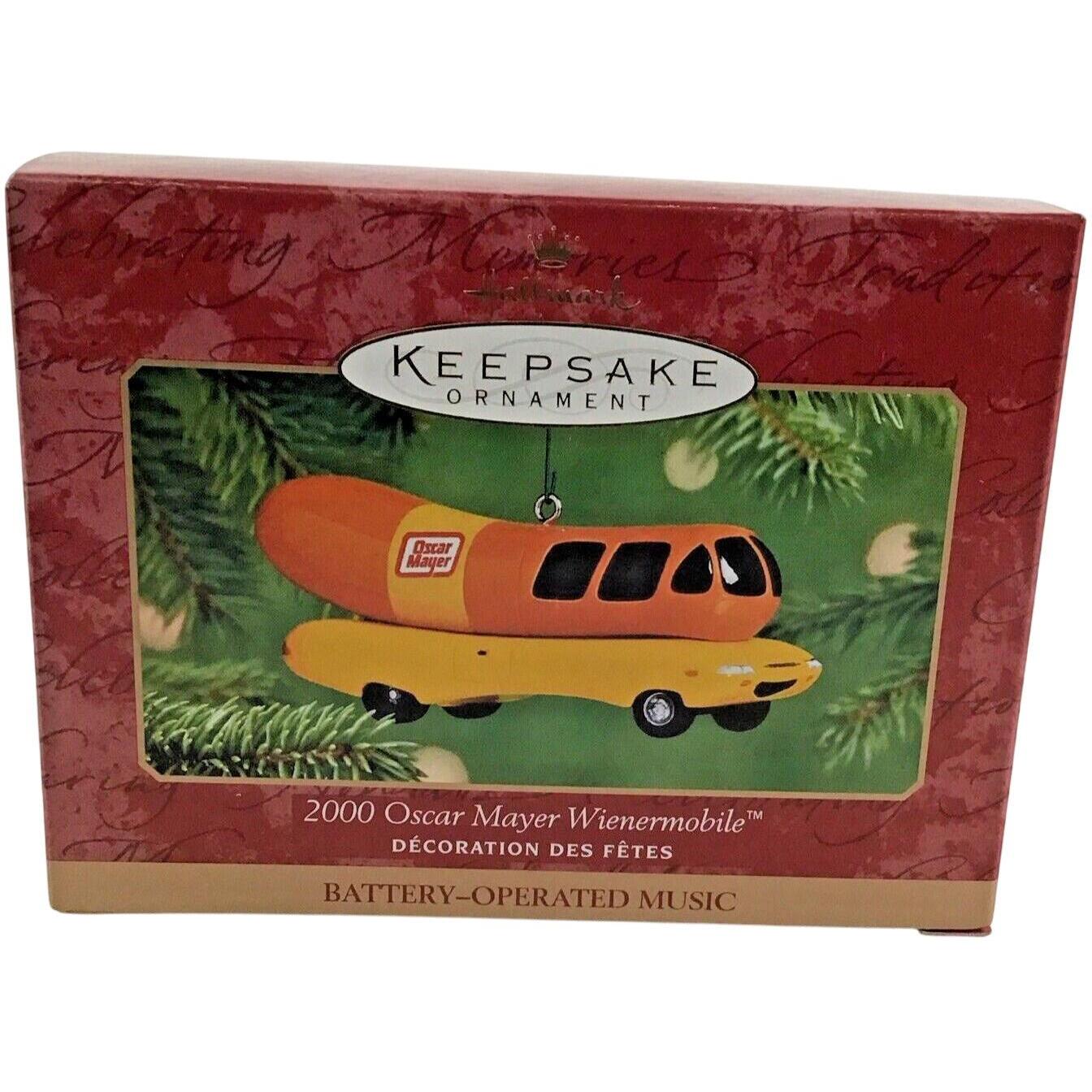 2001 Hallmark Ornament (2000) Oscar Mayer Wienermobile Hallmark Ornament (Oscar Mayer Wienermobile) QX6935