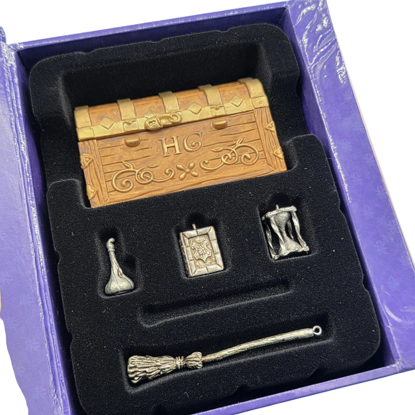 2001 Hermione Granger's Trunk Hallmark Ornament (Harry Potter) QXE4422