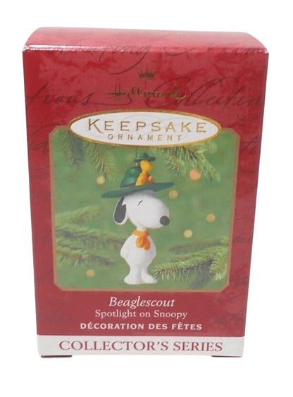 2001 Beaglescott Hallmark Ornament (Spotlight on Snoopy) QX6085