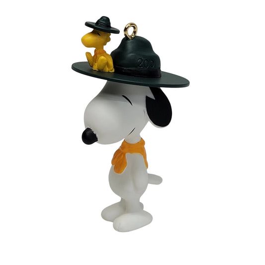 2001 Beaglescott Hallmark Ornament (Spotlight on Snoopy) QX6085