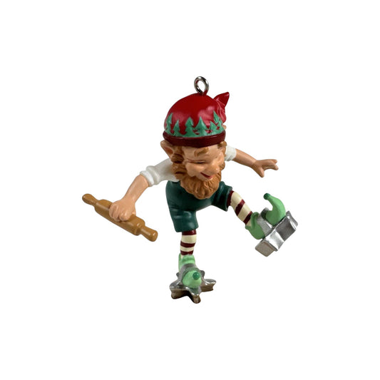 2001 Creative Cutter Hallmark Ornament (Cooking for Christmas) QX8865 Image1