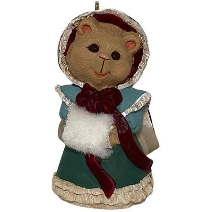 2001 GrandDaughter Hallmark Ornament (GrandDaughter) QX8435