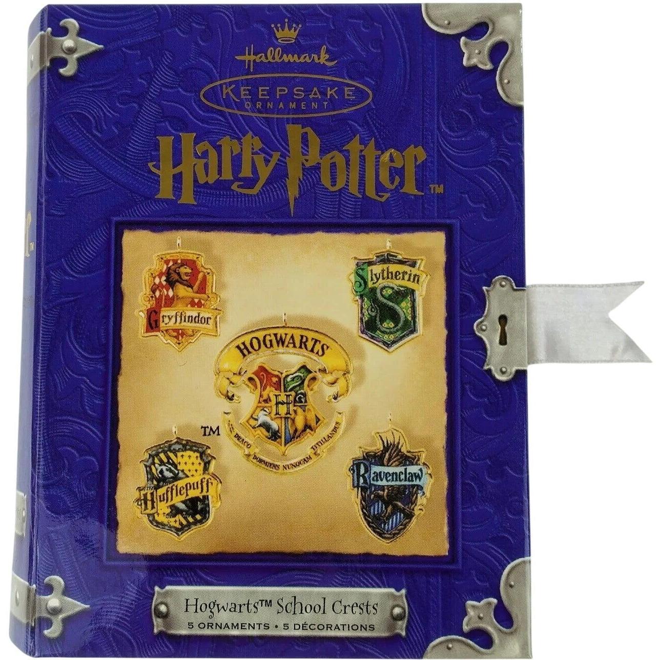 2001 Hogwarts School Crests Hallmark Ornament (Harry Potter) QXE4452