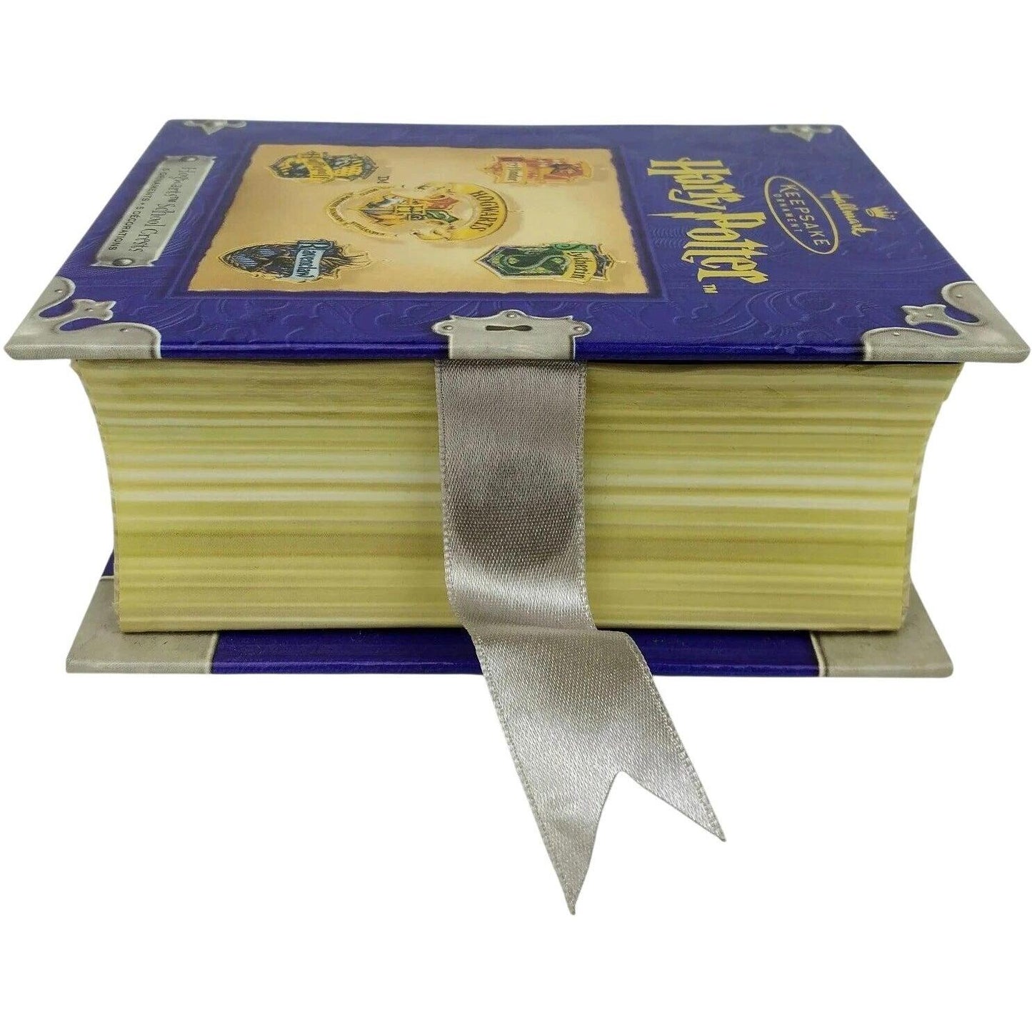 2001 Hogwarts School Crests Hallmark Ornament (Harry Potter) QXE4452