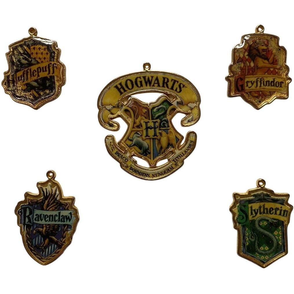2001 Hogwarts School Crests Hallmark Ornament (Harry Potter) QXE4452
