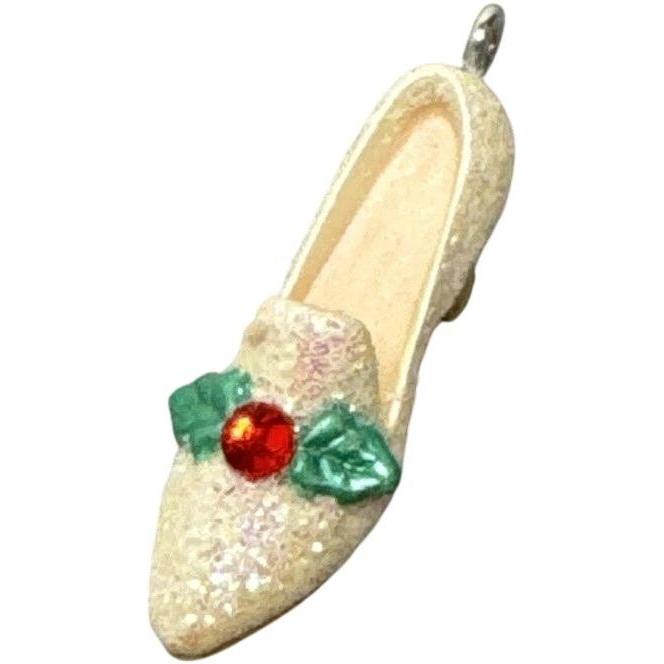 2001 Holiday Shoe Hallmark Ornament (Shoes) QXM5365