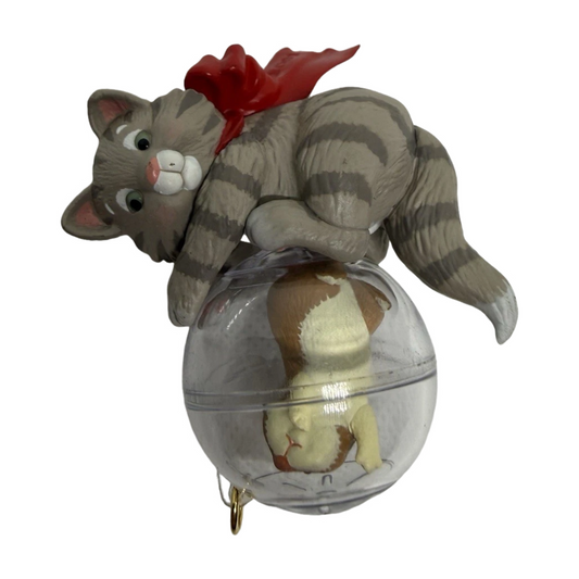 2001 Mischievous Kittens Hallmark Ornament (Mischievous Kittens) QX8025 Image1