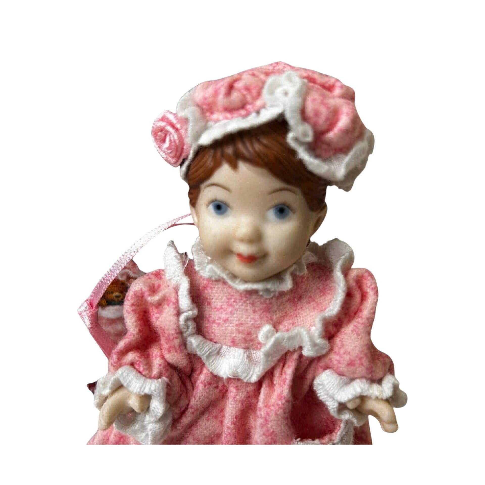 2001 Mistletoe Miss Hallmark Ornament (Mistletoe Miss) QX8092 Image8