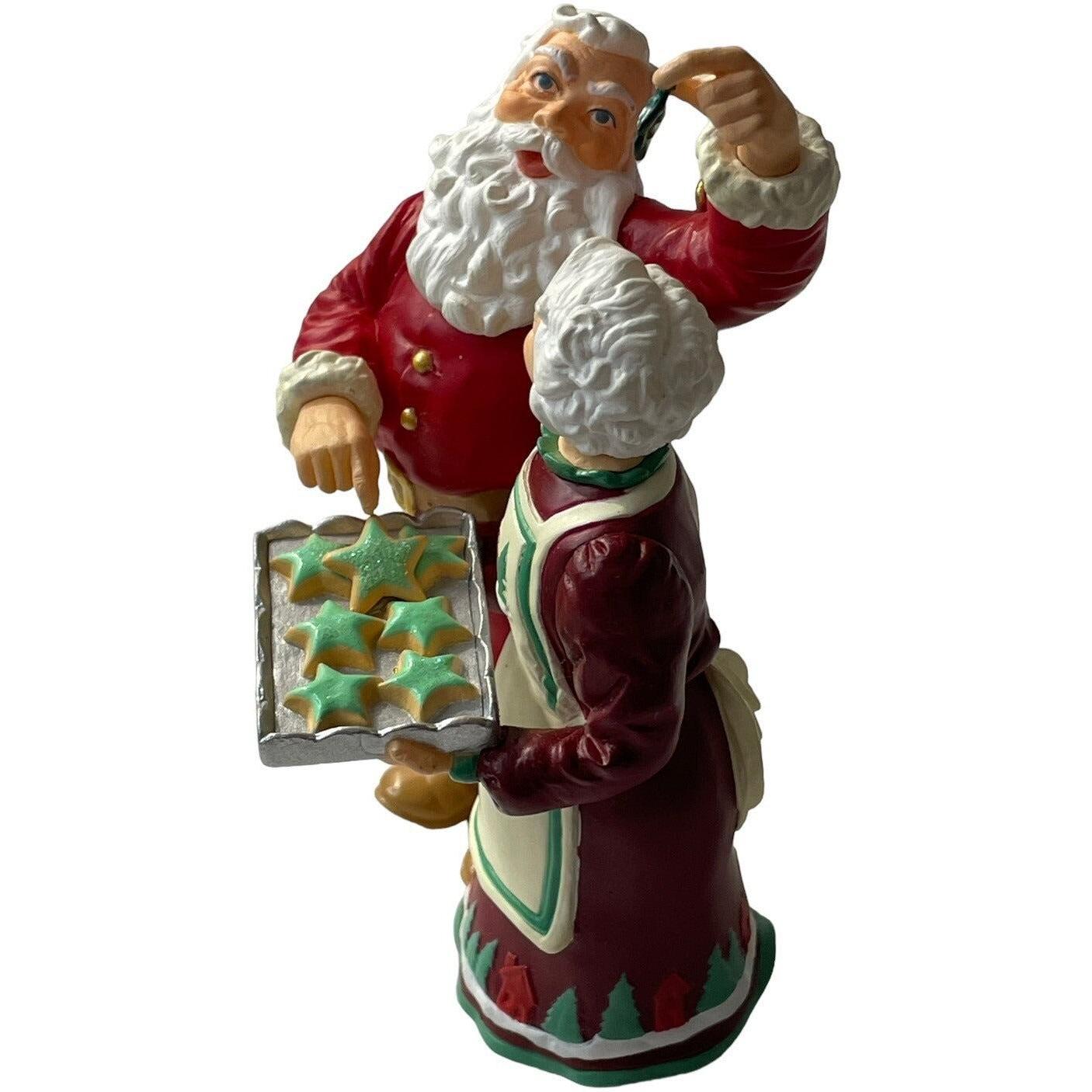 2001 Santa Cneaks a Sweet Hallmark Ornament (Cooking for Christmas) QX8862