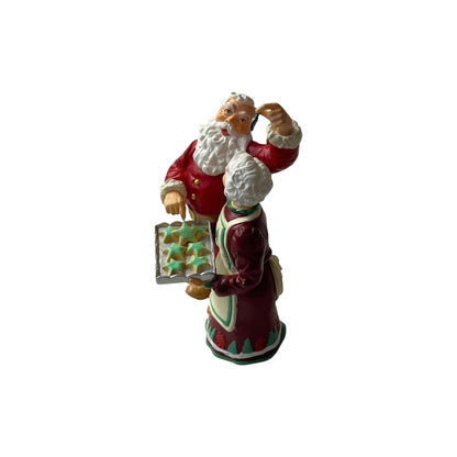 2001 Santa Cneaks a Sweet (Cooking for Christmas)