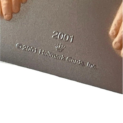 2001 Santa Cneaks a Sweet Hallmark Ornament (Cooking for Christmas) QX8862