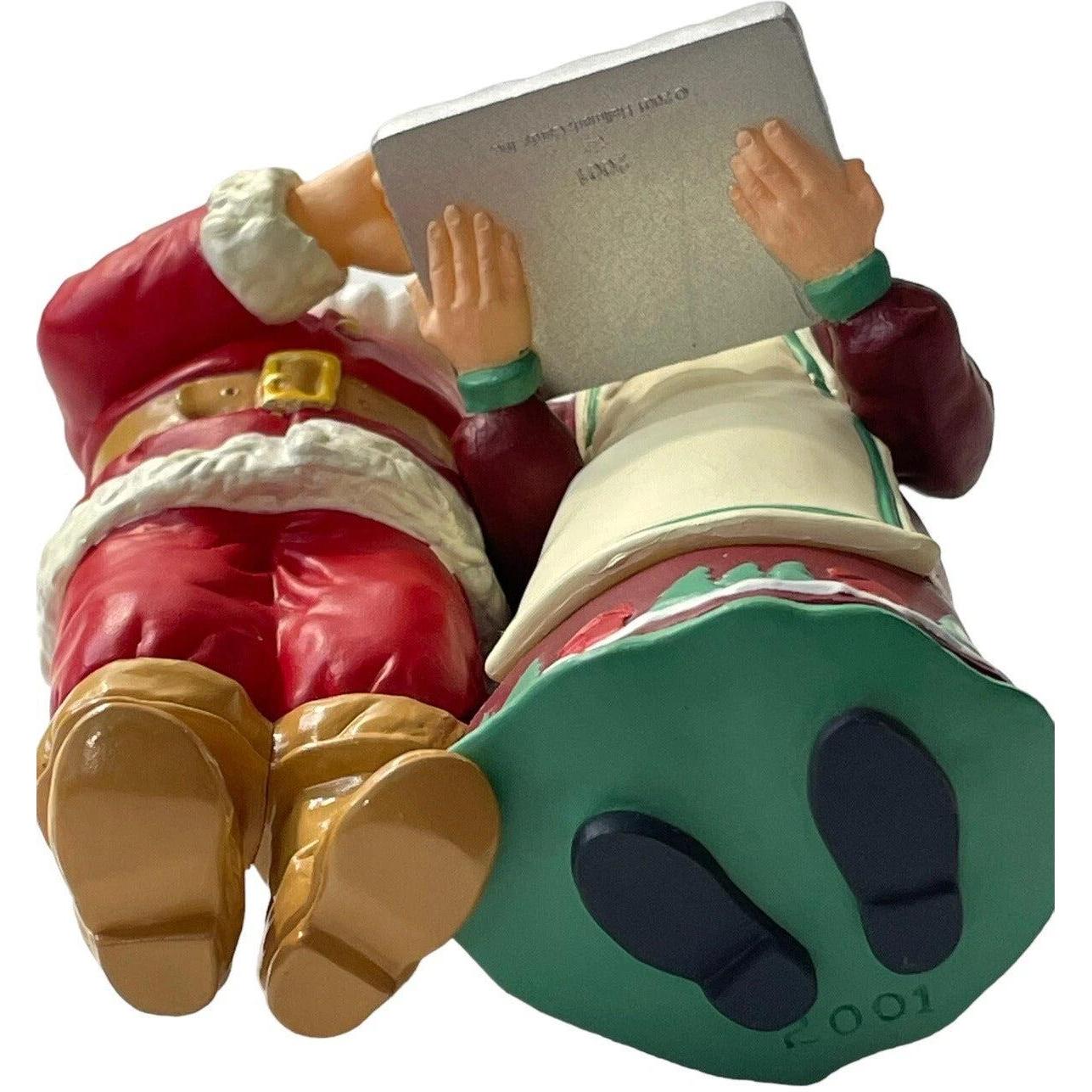 2001 Santa Cneaks a Sweet Hallmark Ornament (Cooking for Christmas) QX8862