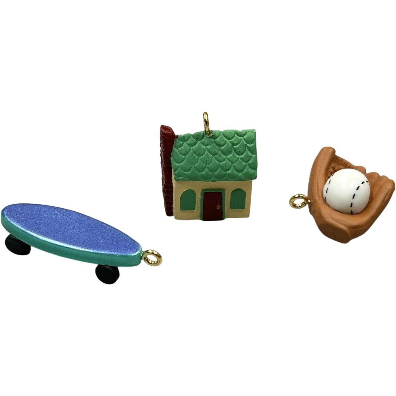 2001 Santa's Toy Box Hallmark Ornament (Toys and Games) QXI5392