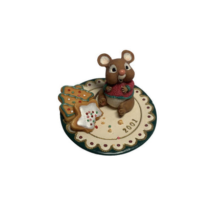 2001 Sharing Santa's Snacks Hallmark Ornament (Cooking for Christmas) QX8212