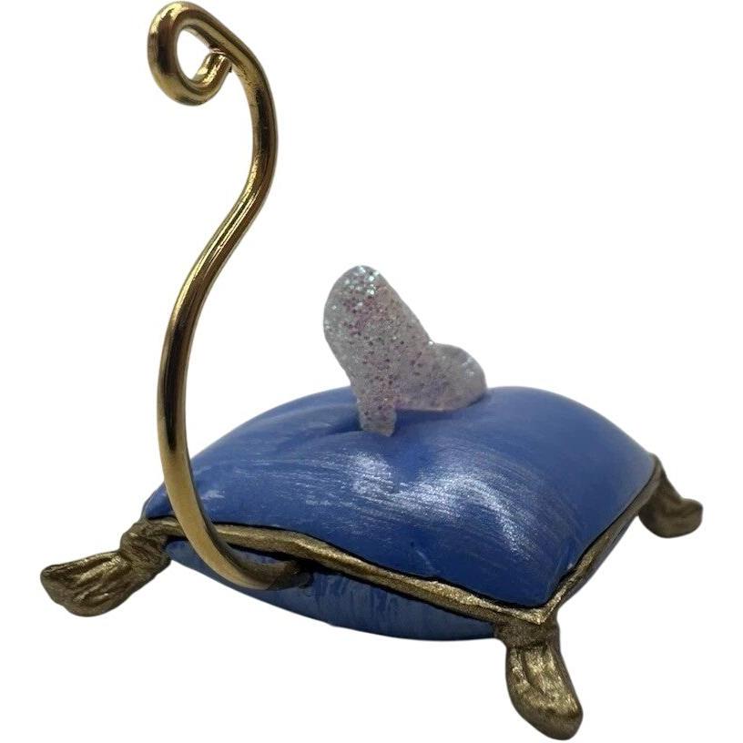 2001 The Glass Slipper Hallmark Ornament (Cinderella) QXD4182