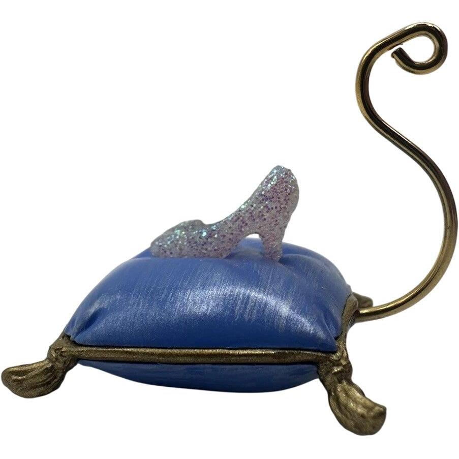 2001 The Glass Slipper Hallmark Ornament (Cinderella) QXD4182