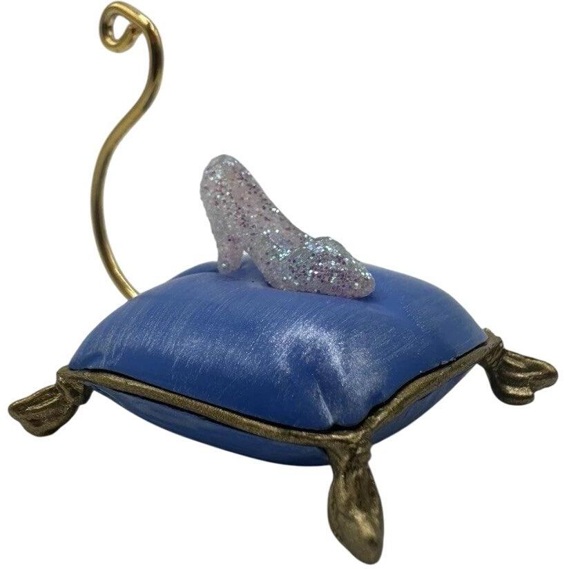 2001 The Glass Slipper Hallmark Ornament (Cinderella) QXD4182