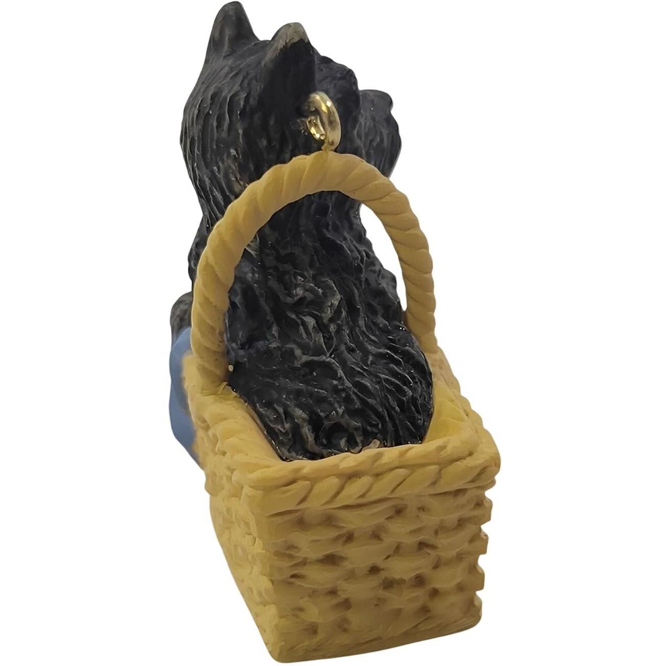 2001 Toto Hallmark Ornament (The Wizard of Oz) QXM5285