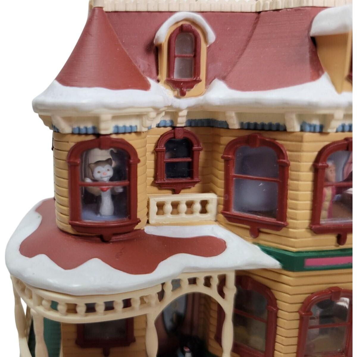 2001 Up on the Housetop Hallmark Ornament (Up on the Housetop) QLX7575