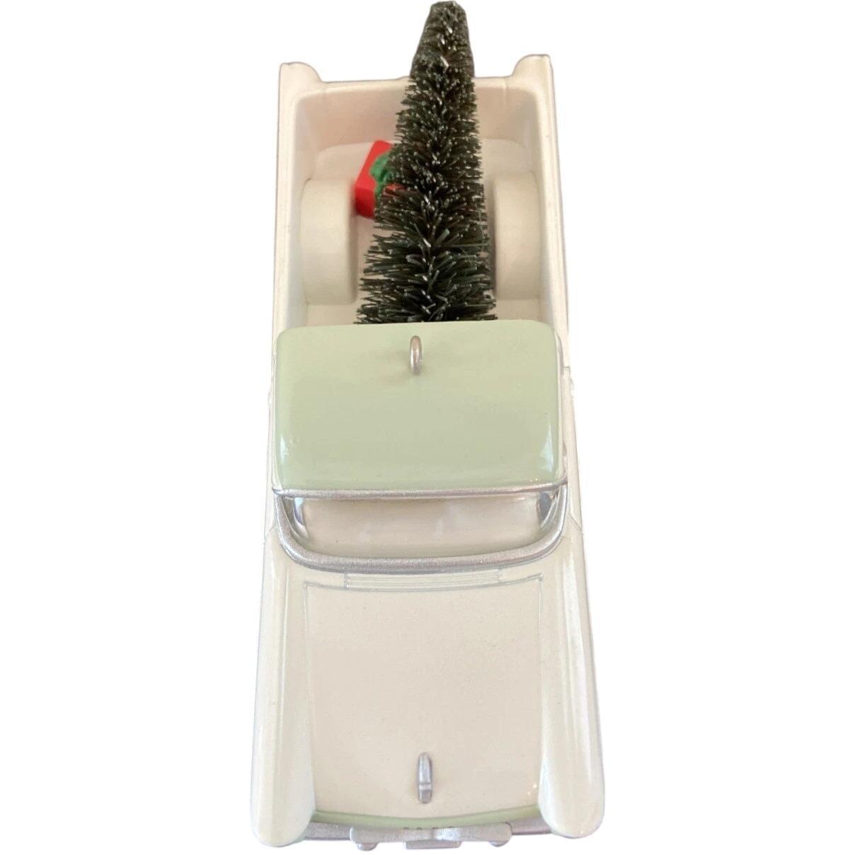 2002 1957 Ford Ranchero Hallmark Ornament (All-American Trucks) QX8066