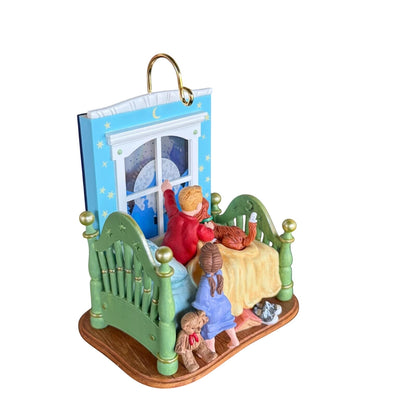 2002 A Time to Believe Hallmark Ornament (Christmas Window) QX8506