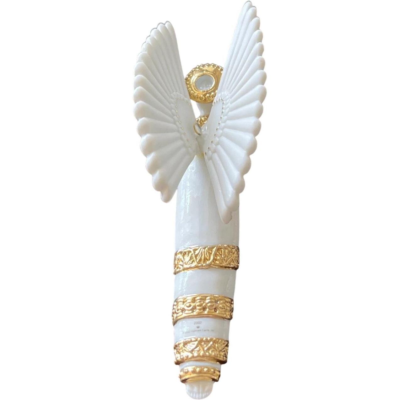 2002 Angelic Visitation Hallmark Ornament (Angel) QX2853