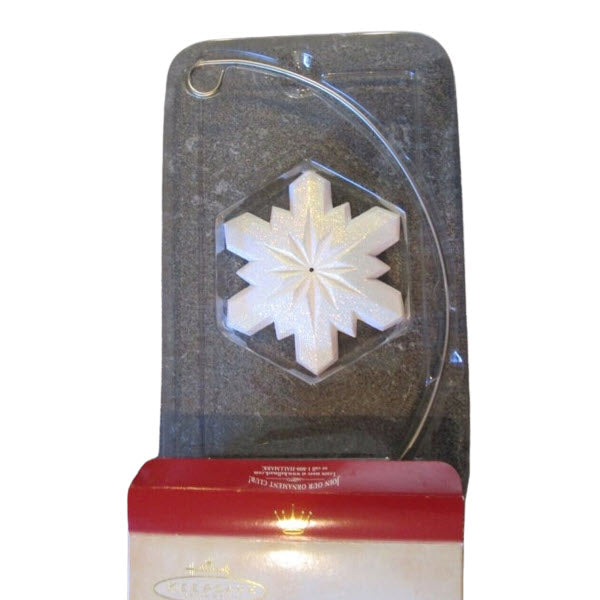 2002 Ornament Display Stand Hallmark Ornament (Snowflake) QX4952