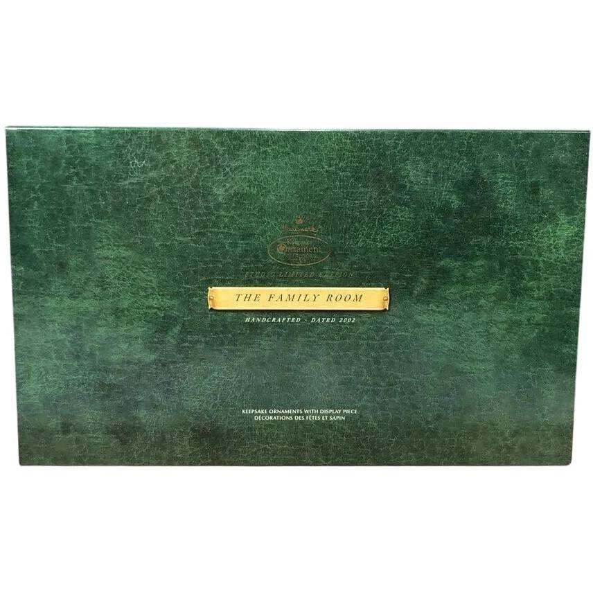 2002 The Family Room Hallmark Ornament (Santa's Big Night) QXC4566