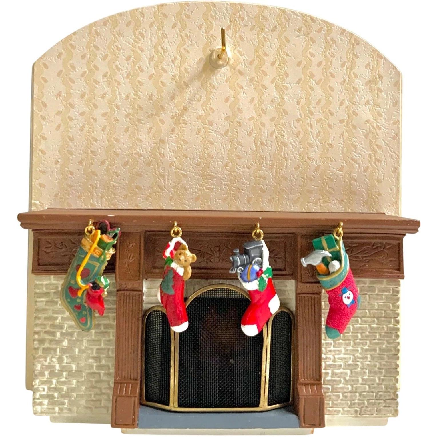 2002 The Family Room Hallmark Ornament (Santa's Big Night) QXC4566