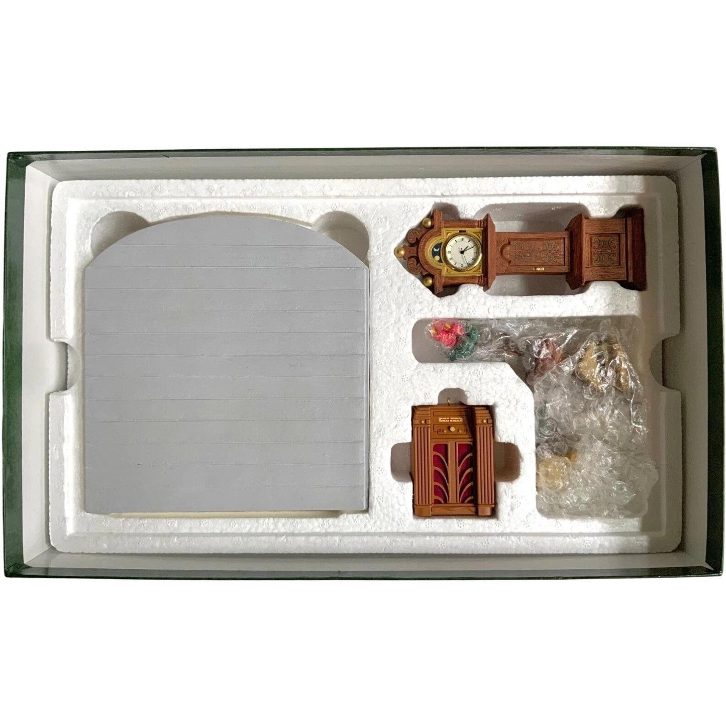 2002 The Family Room Hallmark Ornament (Santa's Big Night) QXC4566