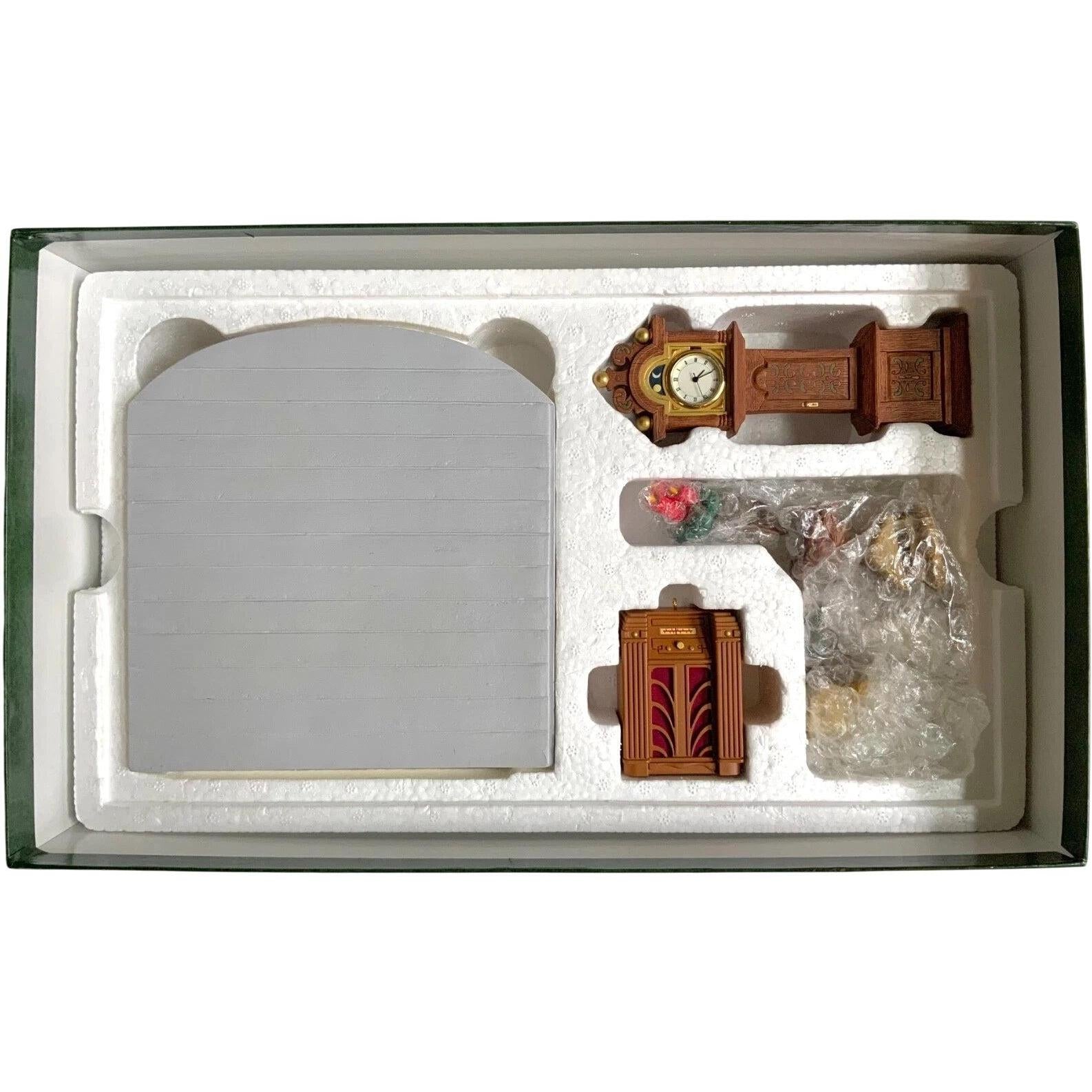 2002 The Family Room Hallmark Ornament (Santa's Big Night) QXC4566