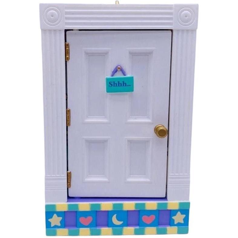 2002 Tucked In Tenderly Hallmark Ornament (Baby) QX2886