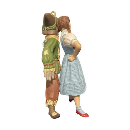 2002 Dorothy and Scarecrow Hallmark Ornament (The Wizard of Oz) QX8246 Image4