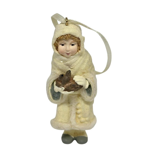 2002 Gentle Angel Hallmark Ornament (Memories of Christmas) QP1426 Image1