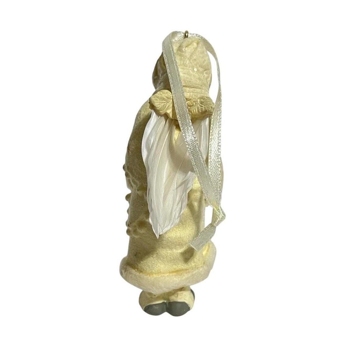 2002 Gentle Angel Hallmark Ornament (Memories of Christmas) QP1426 Image3