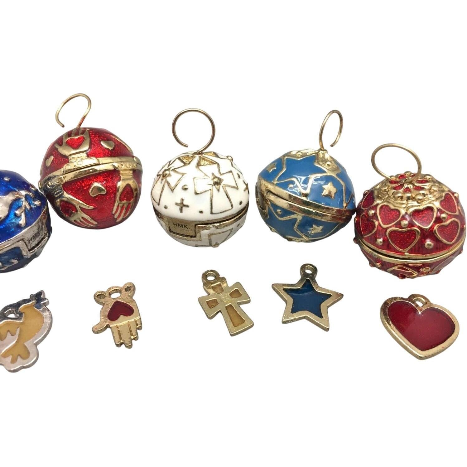 2002 Gifts of the Season Hallmark Ornament (Ball) QXM4576